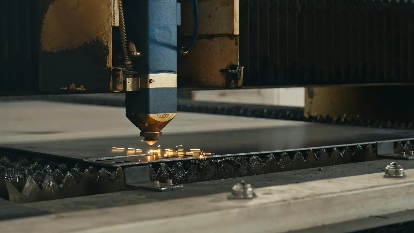 Fiber laser cutting steel sheet